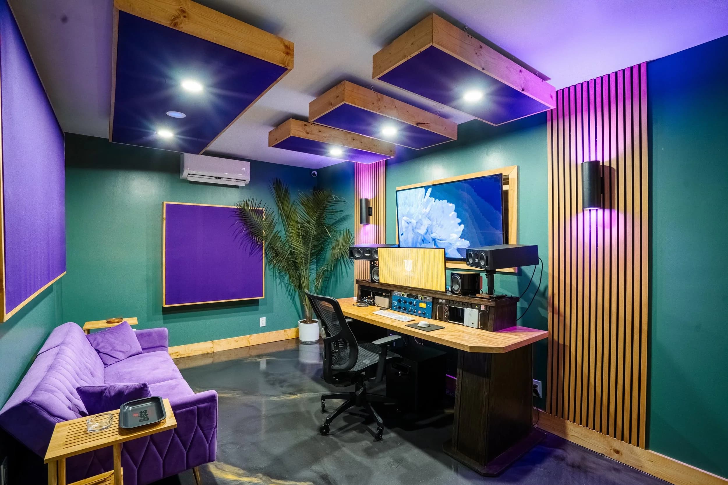 The Iris Room, photo 1